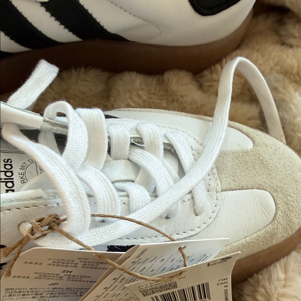 Adidas White and Black Sneakers with Gum Sole Sambae 7.5 - Picture 2 of 8